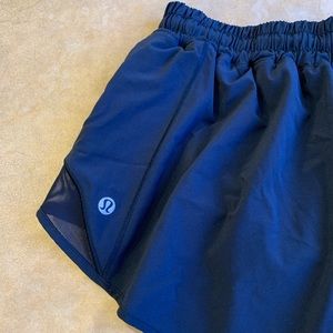 🌟Women’s Lululemon Navy 2.5” Inseam Shorts size 8